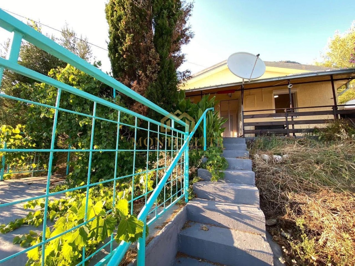 Šarmantna dvosobna kuća sa pogledom na more, Šušanj